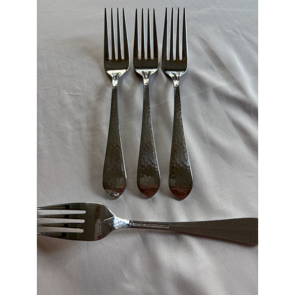 Reed and BartonSet of 4 Stainless Steel Dinner Forks Silver Hammered Finish